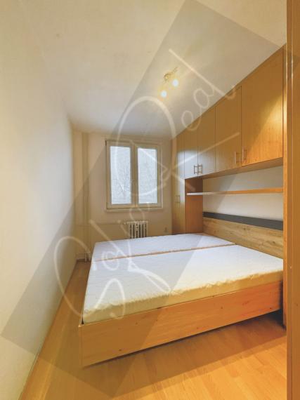 PRENÁJOM - VOĽNÝ ihneď: zariadený 3-izbový byt; Rača