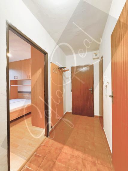 PRENÁJOM - VOĽNÝ ihneď: zariadený 3-izbový byt; Rača