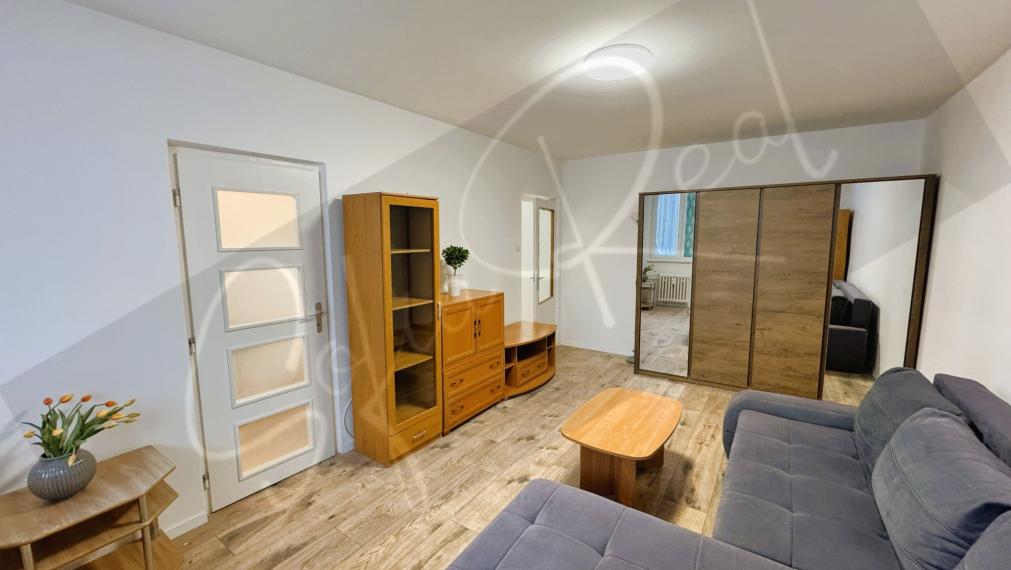 PRENÁJOM - VOĽNÝ: zrekonštruovaný 2-izbový byt; loggia; Karlova Ves