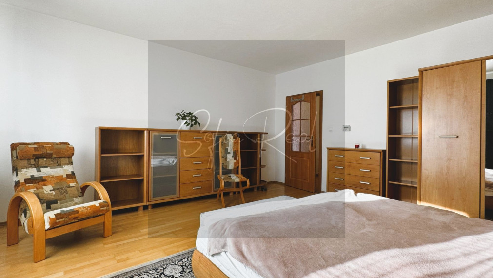 PRENÁJOM: priestranný 2-izbový byt; 2x loggia; Karlova Ves