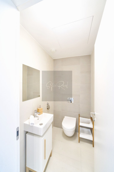 PRENÁJOM: priestranný 2-izbový byt; SKY PARK; parking; Staré Mesto