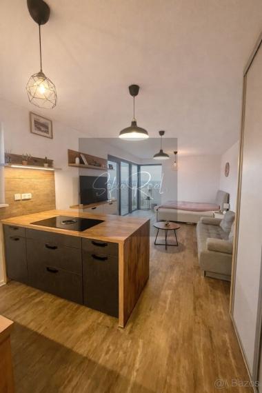 PREDAJ: 1-izbový apartmán; loggia; výhľad na mesto – Tehelné pole, Bajkalská