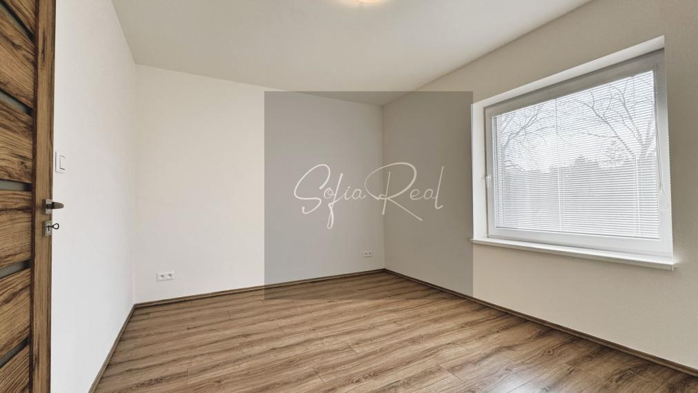 PRENÁJOM: 4-izbový dom s terasou a predzáhradkou | 15 min. od Bratislavy | Parkovanie