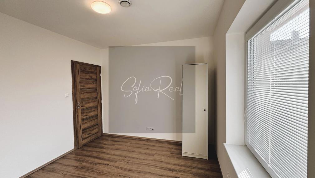 PRENÁJOM: 4-izbový dom s terasou a predzáhradkou | 15 min. od Bratislavy | Parkovanie