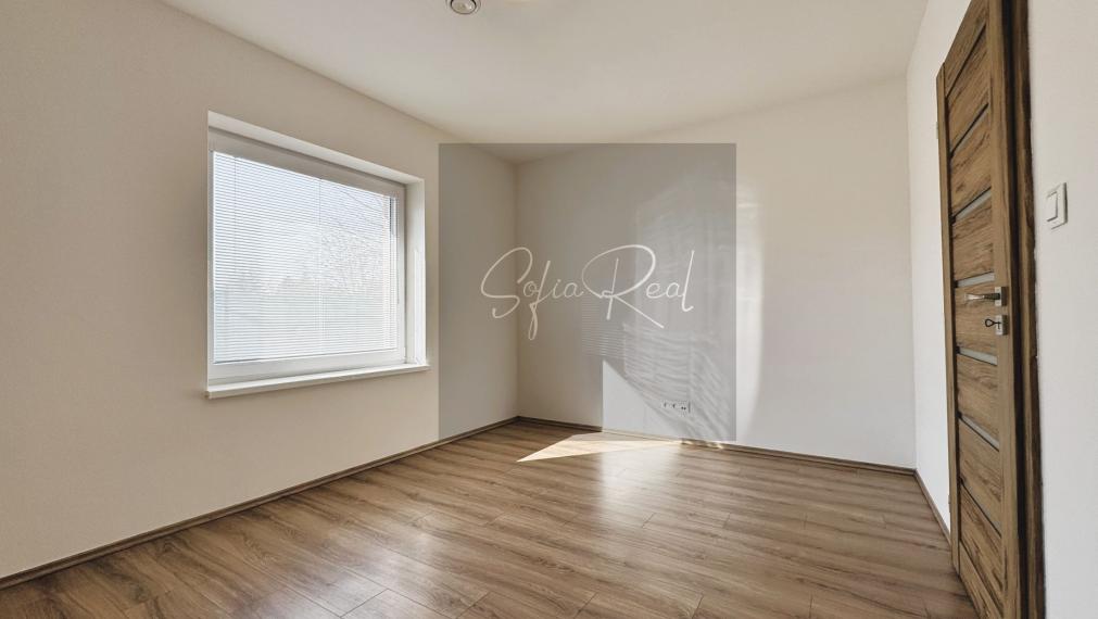 PRENÁJOM: 4-izbový dom s terasou a predzáhradkou | 15 min. od Bratislavy | Parkovanie