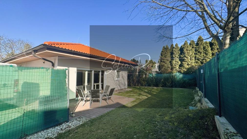 PRENÁJOM: 4-izbový dom s terasou a predzáhradkou | 15 min. od Bratislavy | Parkovanie