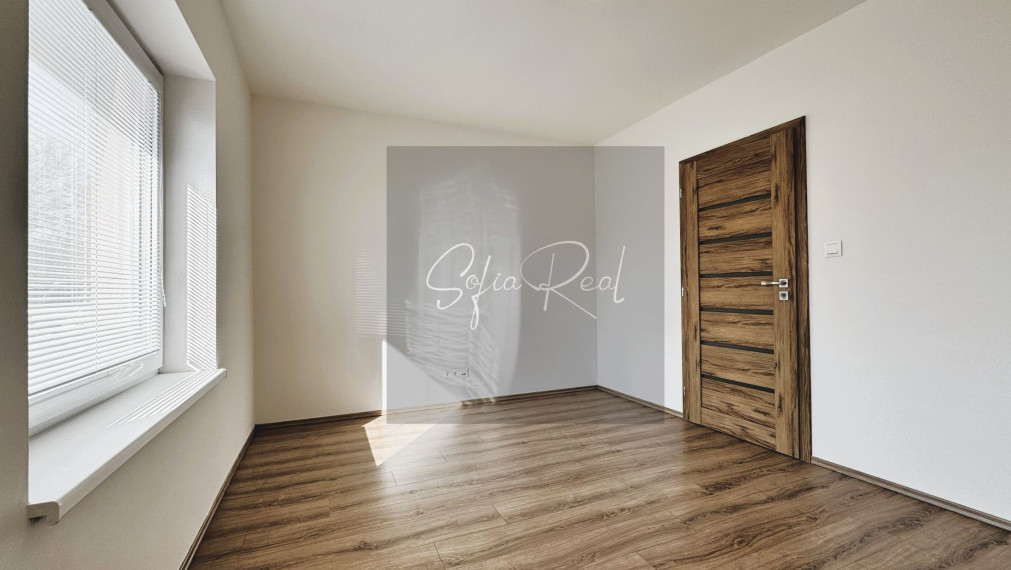 PRENÁJOM: 4-izbový dom s terasou a predzáhradkou | 15 min. od Bratislavy | Parkovanie