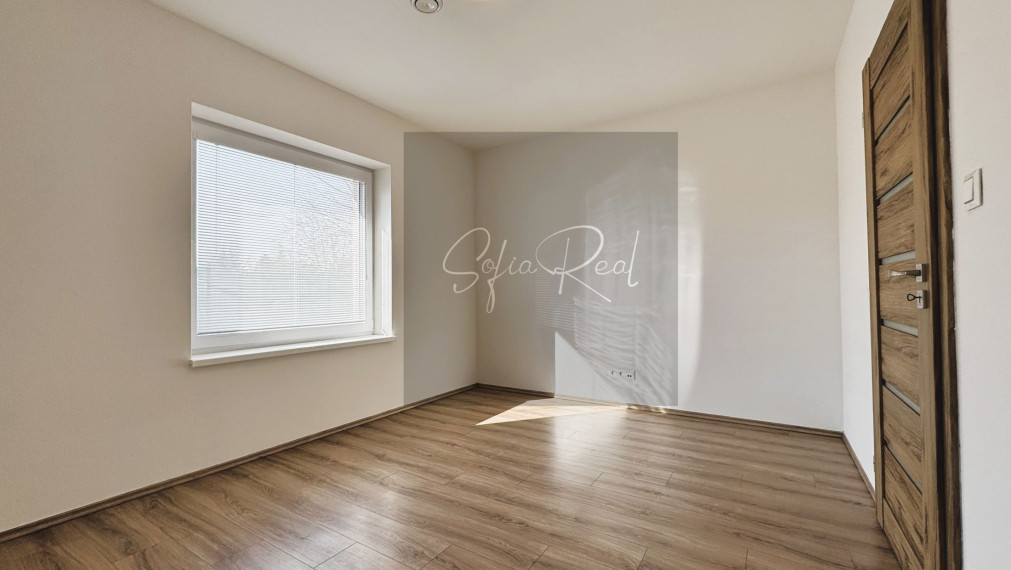 PRENÁJOM: 4-izbový dom s terasou a predzáhradkou | 15 min. od Bratislavy | Parkovanie