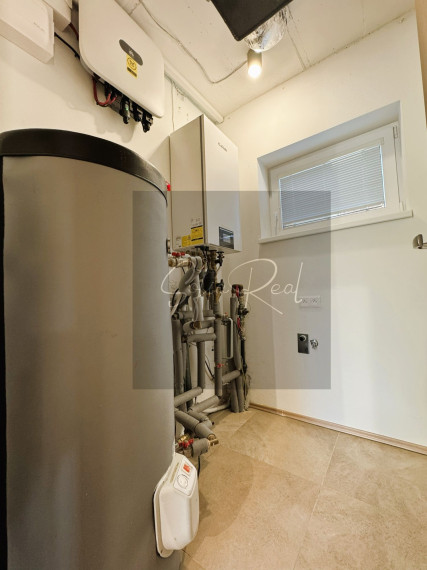 PRENÁJOM: 4-izbový dom s terasou a predzáhradkou | 15 min. od Bratislavy | Parkovanie