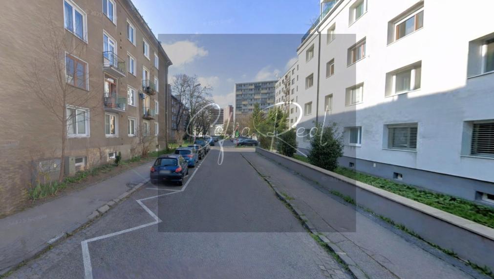 PREDAJ: murovaná garáž pri Košickej ul. | Nivy - Ružinov