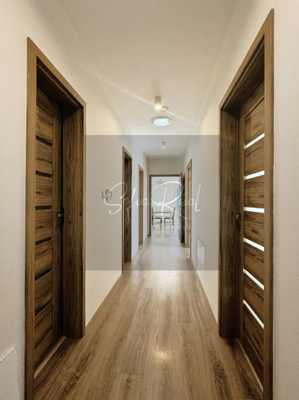 PRENÁJOM: 4-izbový dom s predzáhradkou | 3x PARKOVANIE | 15 min. od Bratislavy