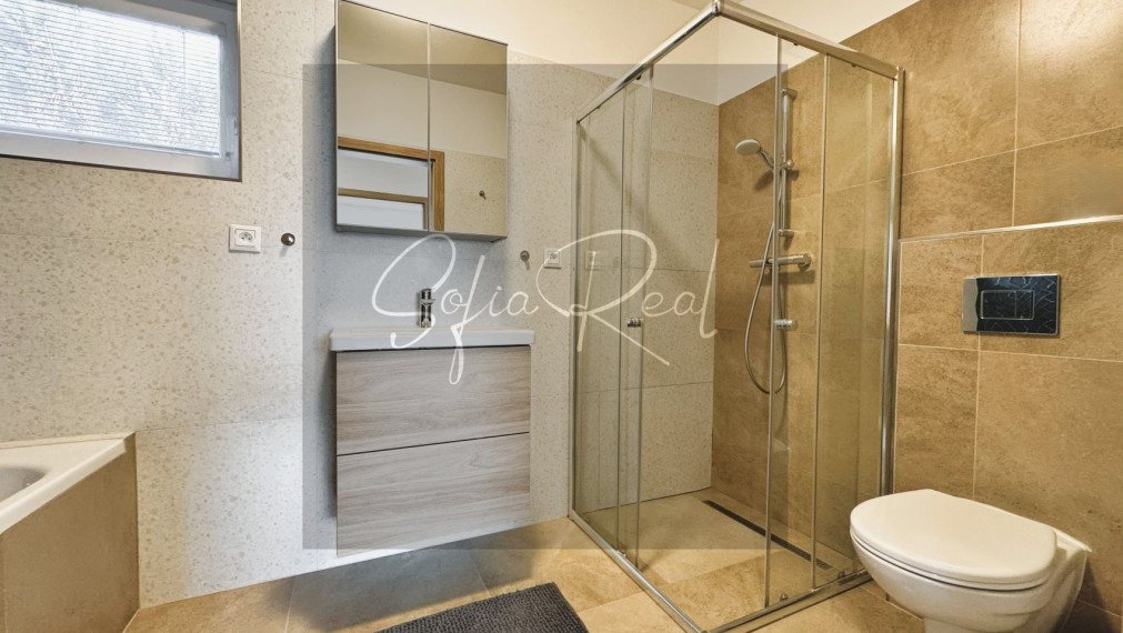 PRENÁJOM: 4-izbový dom s predzáhradkou | 3x PARKOVANIE | 15 min. od Bratislavy