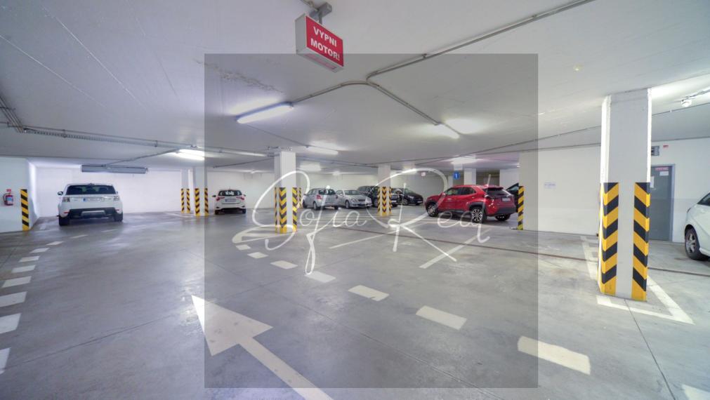 PRENAJOM: veľkorysý 2-izbový byt | parkovanie | pri Ľudovom námestí - Nové Mesto