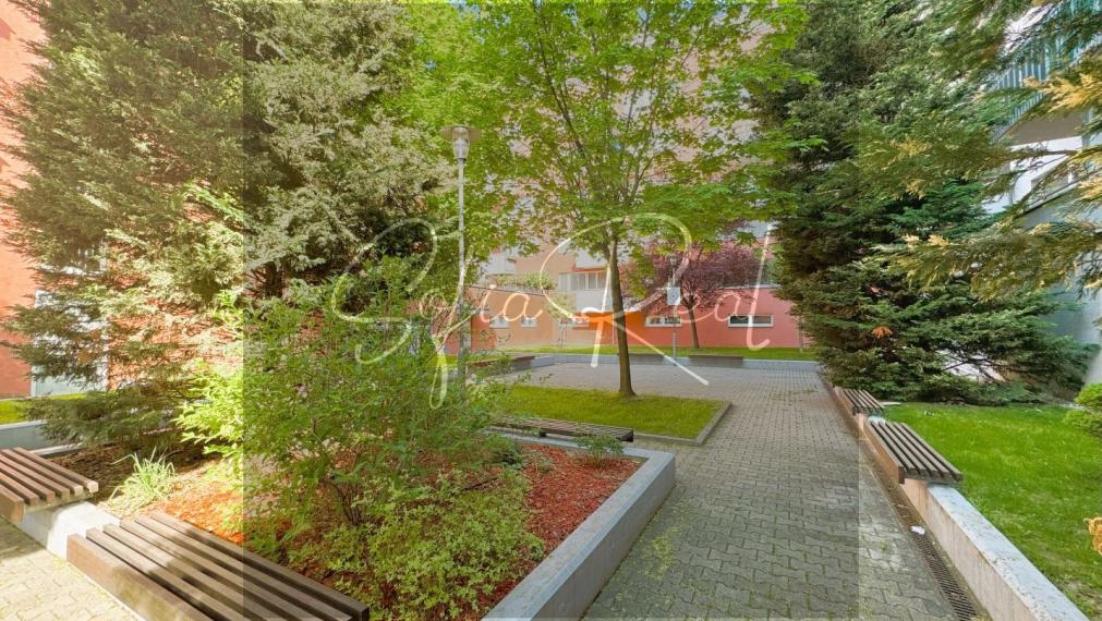 PRENÁJOM: priestranný 2-izbový byt | tichá časť | Ružinov – pri OC Avion