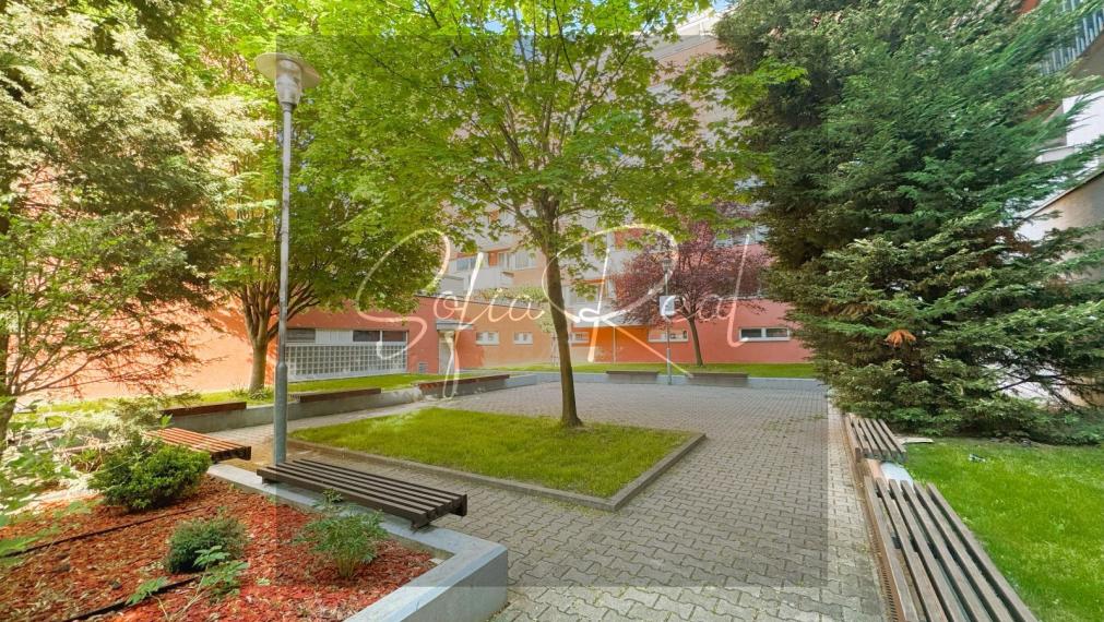 PRENÁJOM: priestranný 2-izbový byt | tichá časť | Ružinov – pri OC Avion