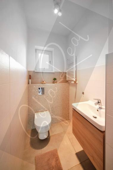 PRENÁJOM: 4-izbový rodinný dom so záhradkou pri Ľudovom námestí - Nové Mesto