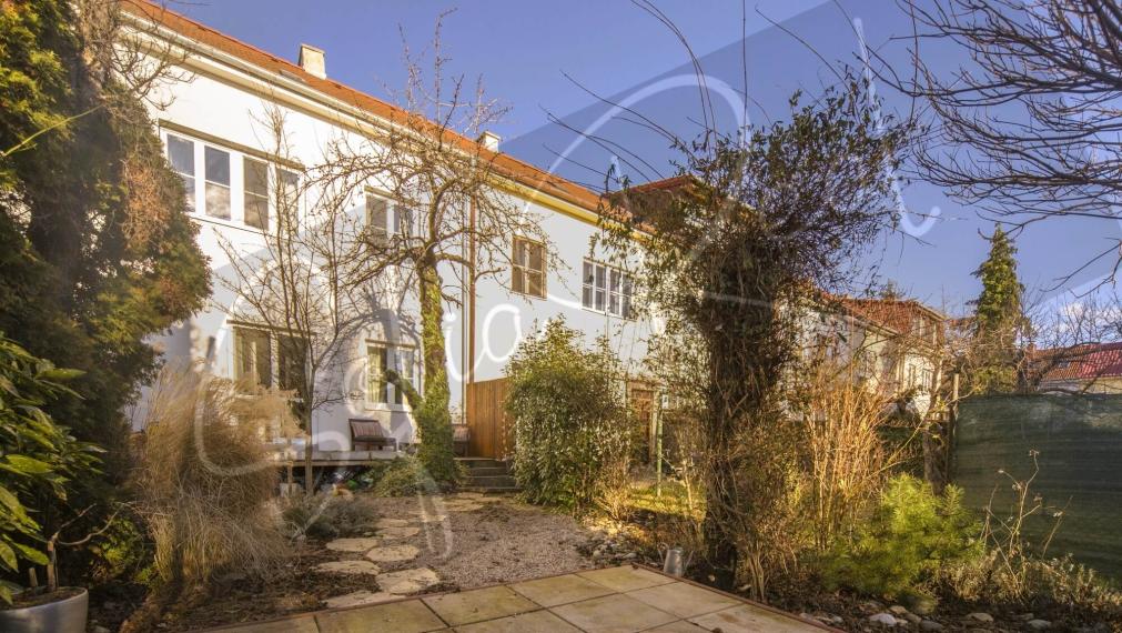 PRENÁJOM: 4-izbový rodinný dom so záhradkou pri Ľudovom námestí - Nové Mesto