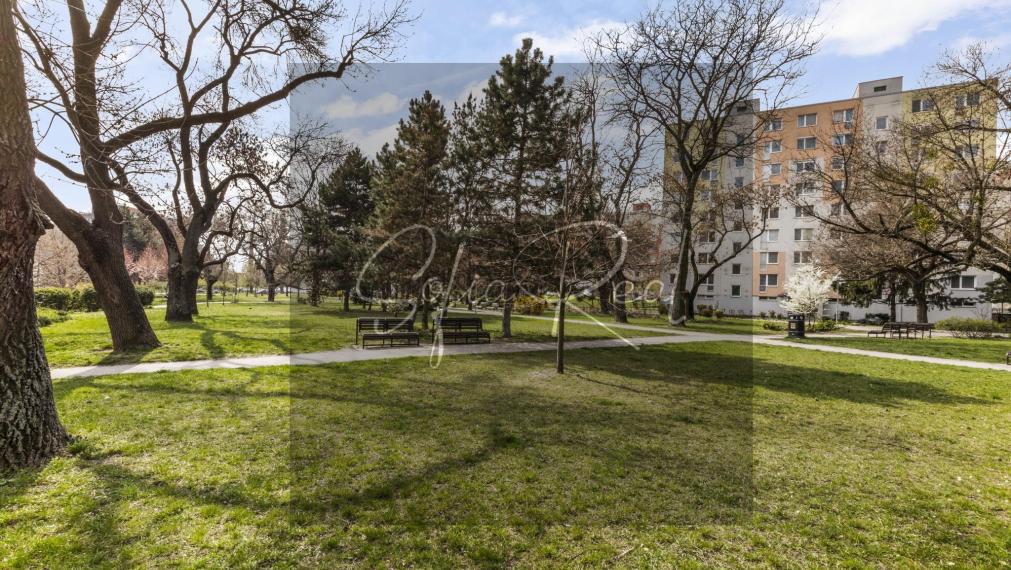PREDAJ: 3i byt + loggia | výborná lokalita Ružinova - Nivy