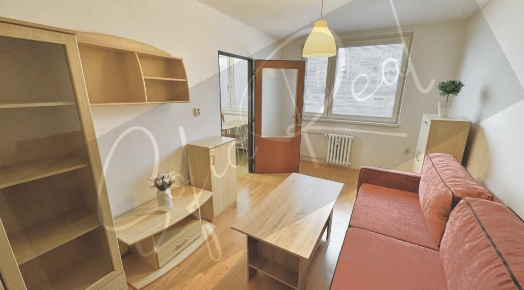 PRENÁJOM - VOĽNÝ ihneď: zariadený 3-izbový byt; Rača