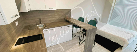 PREDAJ: moderný 1-izbový byt/garsónka; loggia; parking; Miloslavov