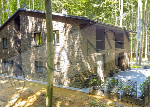 PREDAJ: moderná 5-izbová rekreačná chata / rodinná vila; Modra - Piesok