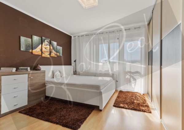 PRENÁJOM: priestranný 3-izbový byt; samostatné izby; Petržalka - Znievska ul.