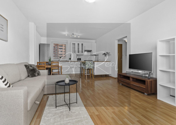 PREDAJ: 3i byt + loggia | výborná lokalita | Nivy - Ružinov