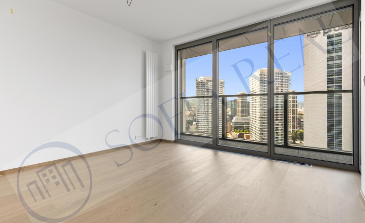 PREDAJ - EUROVEA TOWER: 2-izbový apartmán; parkovanie; loggia; Staré Mesto - fotografia 1